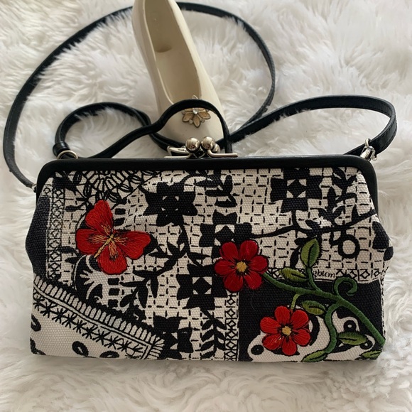 BRIGHTON Vintage black/white Embroidered floral crossbody bag VGUC++ - Picture 2 of 12